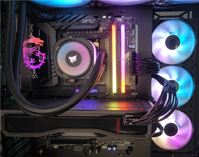 La placa base MSI y la solución de refrigeración Corsair tienen muy buena pinta